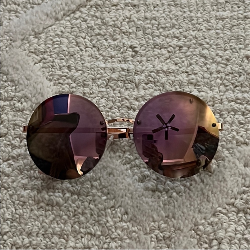 NWOT Guess Sunglasses